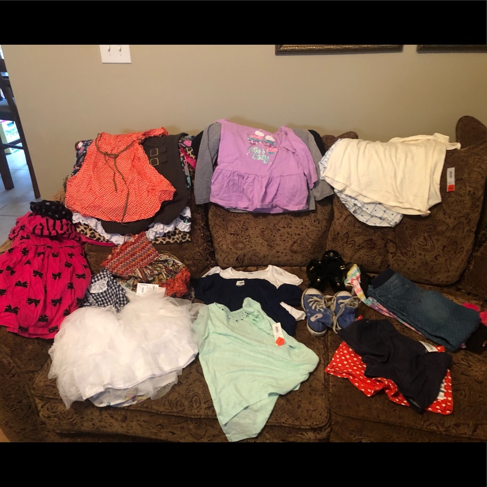 • GIRLS CLOTHES LOT •